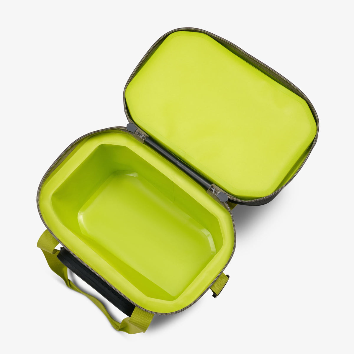 trailmate-18-can-cooler-bag-s0 00066772-O2.jpg