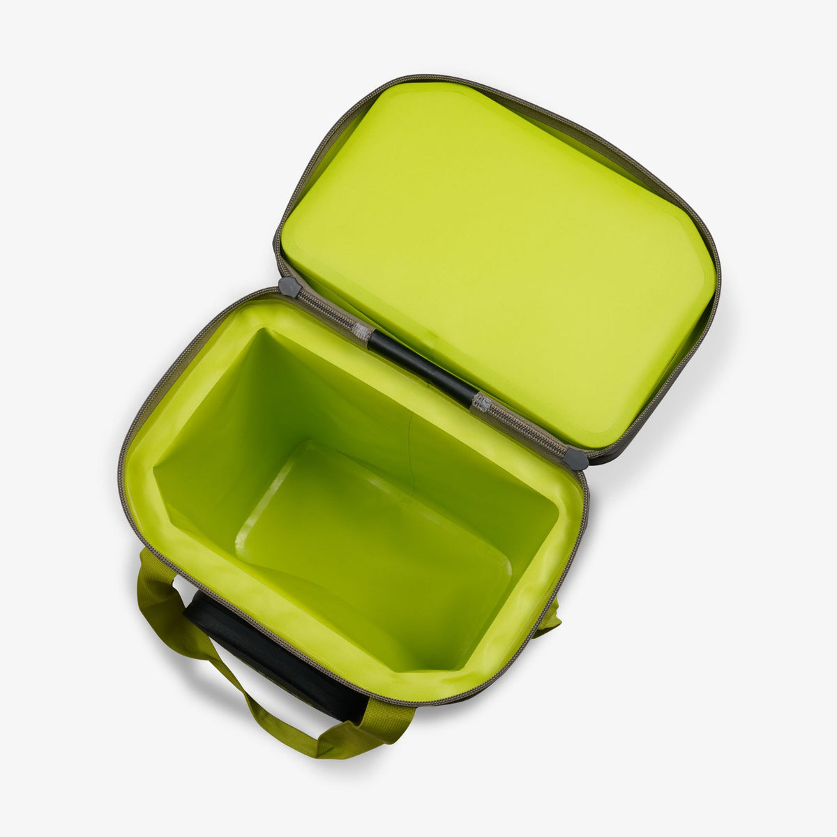 trailmate-32-can-backpack-j5 00066774-O2.jpg